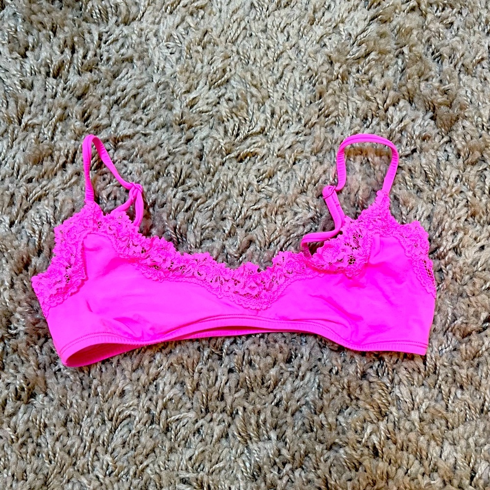 Limited edition taffy skims lace scoop bralette